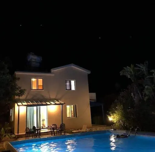 Queen Eyridiki Luxury 1 Vila Paphos